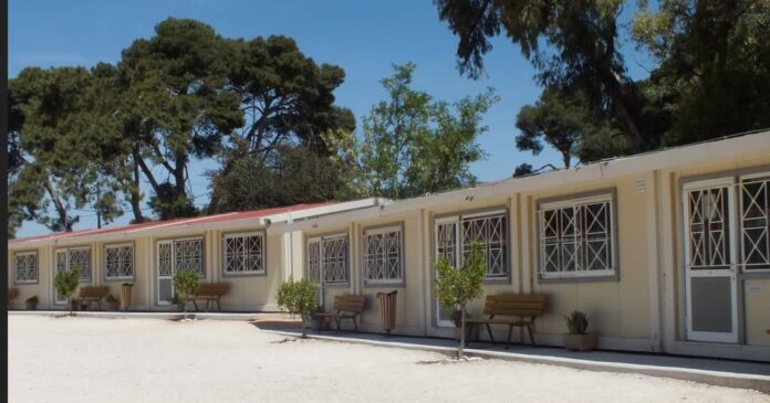 Ν.Ε.ΠΑΣΟΚ :Σχολεία σε Κοντέινερ-Η Κεφαλονιά στο Περιθώριο της Πολιτείας