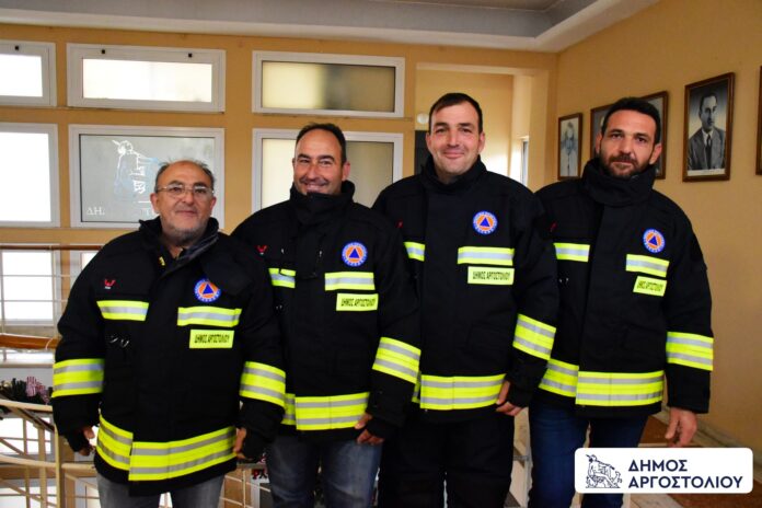 Παράδοση εξοπλισμού οχημάτων στα μέλη της ομάδας Πυρασφάλειας της Πολιτικής Προστασίας Δήμου Αργοστολίου