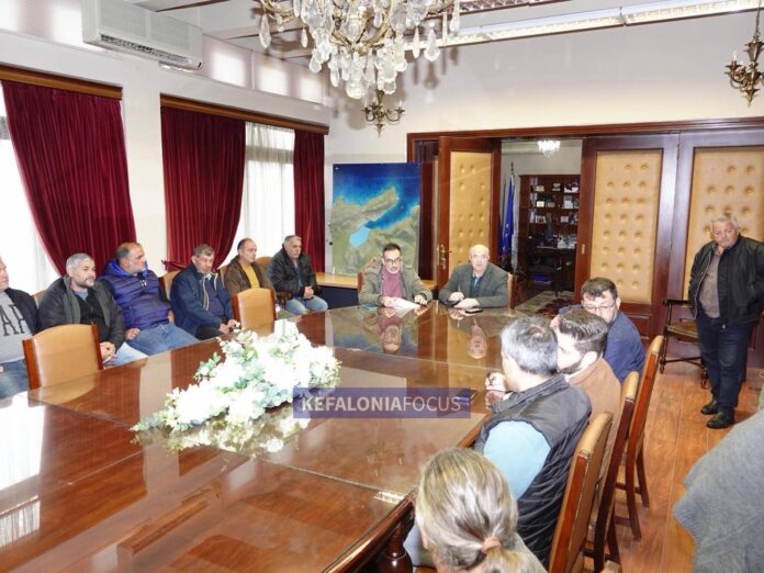 Συνάντηση αγωνίας στο κτίριο της Αντιπεριφέρειας – Οι κτηνοτρόφοι της Κεφαλονιάς στο χείλος οικονομικής ασφυξίας