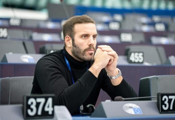 Νίκος Παππάς :Ο άνθρωπος πίσω από τον μύθο και το βάρος της δημόσιας ευθύνης