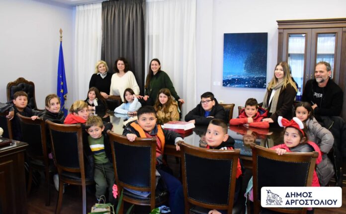 Επίσκεψη μαθητών του Δημοτικού Σχολείου Ομαλών «Ο Άγιος Γεράσιμος» στο Δημαρχείο Αργοστολίου