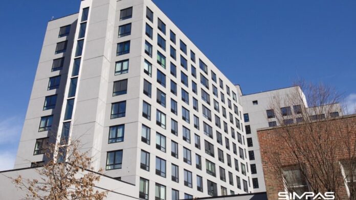 Simpas: Κουφώματα από τα Γιάννενα στο σαλέ της Jennifer Lopez στη Μοντάνα και στην έπαυλη του ιδιοκτήτη της Dell