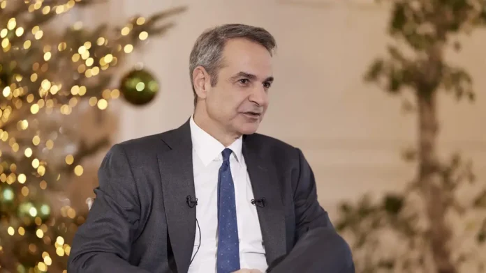 Μητσοτάκης: Να υποδεχτούμε με αυτοπεποίθηση και αισιοδοξία την αυγή του νέου έτους