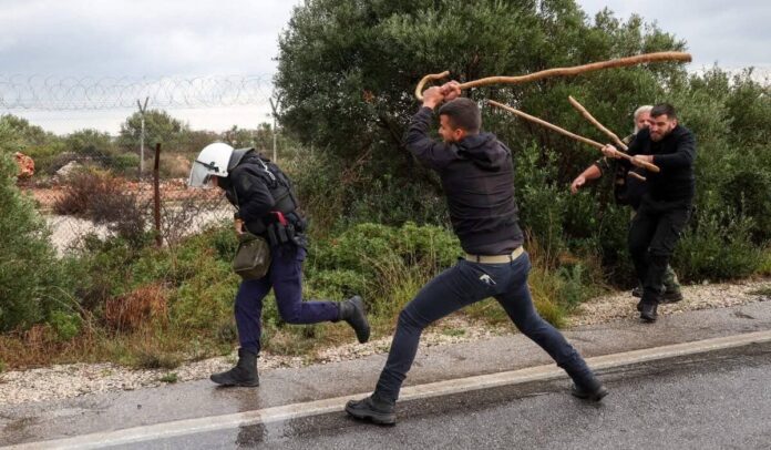 Όταν η οργή συσσωρεύεται, η κοινωνία τρίζει