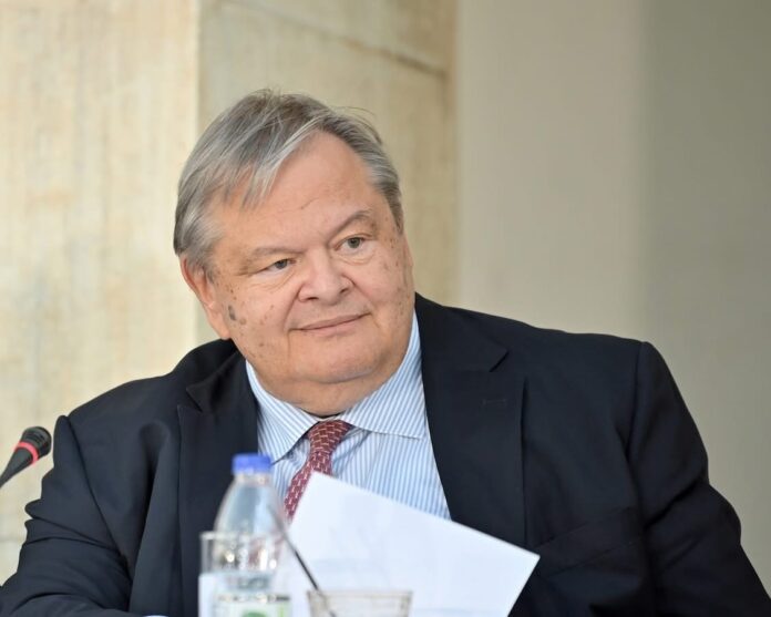 Θεσμική διαφάνεια, υποκλοπές και ευθύνη Υπουργών: αιχμηρή πολιτική τοποθέτηση του Ευάγγελου Βενιζέλου για τη δημοκρατία και το κράτος δικαίου