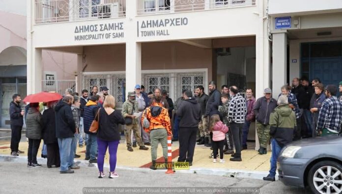 Αγρότες και κτηνοτρόφοι σε ετοιμότητα: Κλιμακώνουν τις κινητοποιήσεις τους στη Σάμη και στο Αργοστόλι