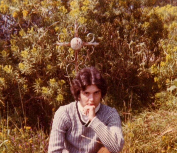 «Ένα μικρό θολό φιλιστρίνι στον ολόφωτο πλού του Κώστα Ευαγγελάτου»