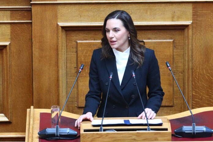 Φωτογραφική τροπολογία για την επιμέλεια παιδιών: Όταν ο νόμος ράβεται στα μέτρα υπουργού