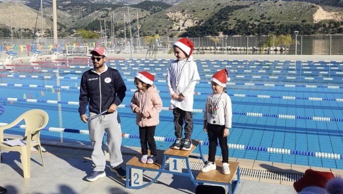 Επιτυχημένη Κολυμβητική Γιορτή από τον Ναυτικό Όμιλο Αργοστολίου στο Δημοτικό Κολυμβητήριο