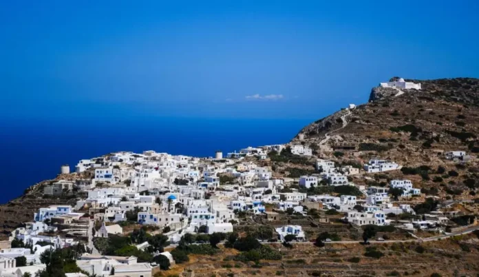 Σίκινος :3.000 ευρώ για κάθε μωρό—Το νησί που βάζει πλάτη στη ζωή – και εκθέτει το κράτος