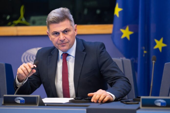 Φαραντούρης: Ποιοι κρύβονται πίσω από τα funds – Αίτημα προς SSM και ΕΚΤ