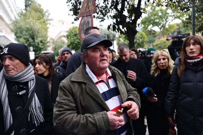 Κώστας Ανεστίδης: Έξω από το Μαξίμου, μέσα στην αγωνία της αγροτιάς—«Μάλλον φοβήθηκαν να με αντιμετωπίσουν, απ’ ότι φαίνεται.»