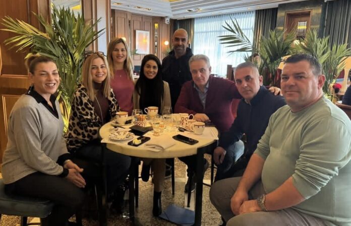 Τα Ιόνια νησιά ενώνουν: Μια ευχάριστη συνάντηση καρδιάς στο Σύνταγμα του Διονύση Στανίτσα με τον βουλευτή Λευκάδας Θανάση Καββαδά