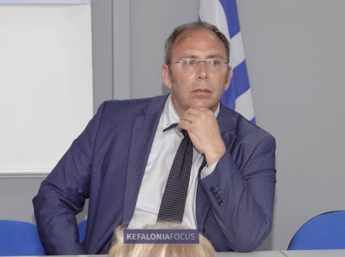 Νίκος Ανουσάκης: οι «αλλόκοτες βραβεύσεις» της παρακμής φανερώνουν το τέλος της εποχής Μιχαλάτου