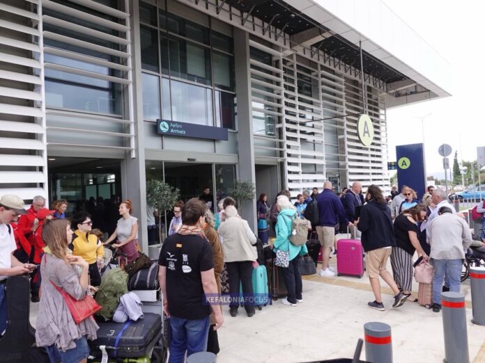Κεφαλονιά :Είναι έτοιμο το αεροδρόμιο να αντέξει τις 244.719 αφίξεις Βρετανών τουριστών του 2025 με το νέο ευρωπαϊκό Σύστημα Εισόδου-Εξόδου (EES);