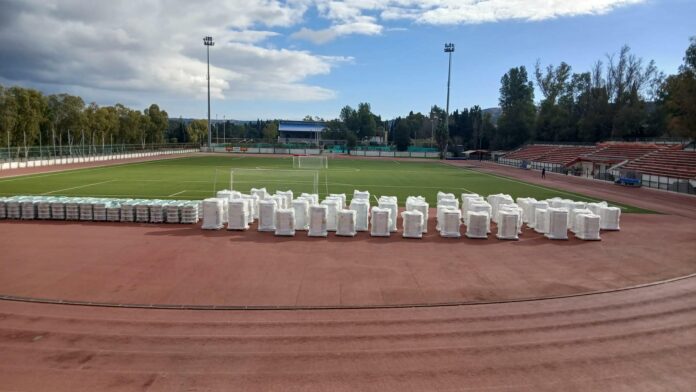 ΓΕΚ:Ο νέος ελαστικός τάπητας έφθασε στο δημοτικό στάδιο Αργοστολίου