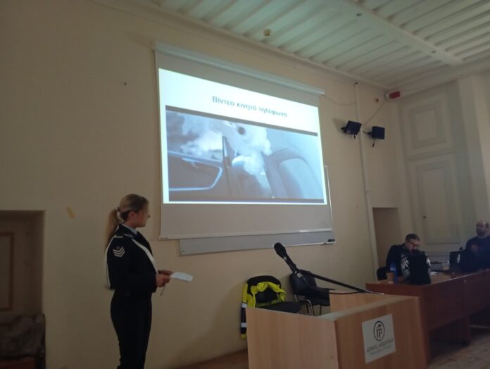 ΕΠΑΛ Ληξουρίου :Ευχαριστούμε την Τροχαία για την πολύτιμη επίσκεψη στο σχολείο μας!