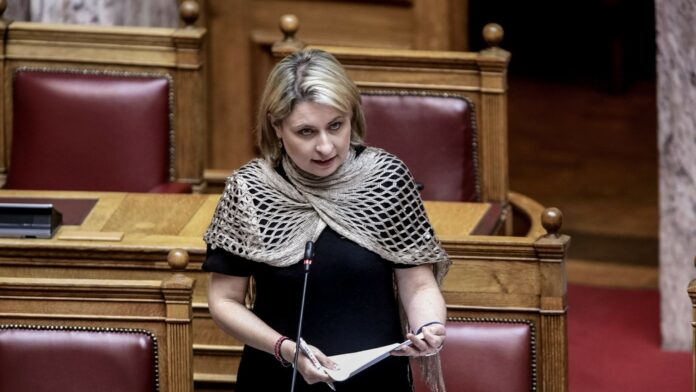 «Το τζάμπα πέθανε»: Η κυνική δήλωση της Χριστίνας Αλεξοπούλου με τα 14 ακίνητα και την Porsche που την μετέφερε σε περιοδεία της στη Λέσβο το 2024