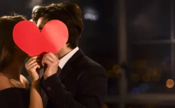 Δεν ερωτευόμαστε μόνο ψυχές – Η αλήθεια της έλξης και της παρουσίας