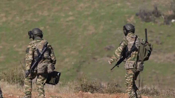 Αλλάζουν όλα στη στρατιωτική θητεία: Στις 10 εβδομάδες η βασική εκπαίδευση, στα 100 ευρώ η αποζημίωση για παραμεθόριο