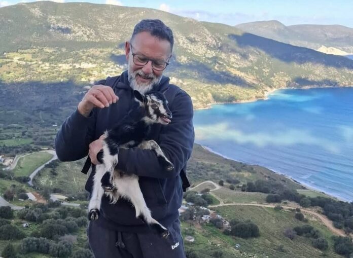 Μια αγκαλιά ζωής στα Μονοπάτια της Φύσης.Στιγμές αυθεντικής επαφής στη σιωπή του Βουνού Μια αγκαλιά ζωής στα Μονοπάτια της Φύσης.Στιγμές αυθεντικής επαφής στη σιωπή του Βουνού