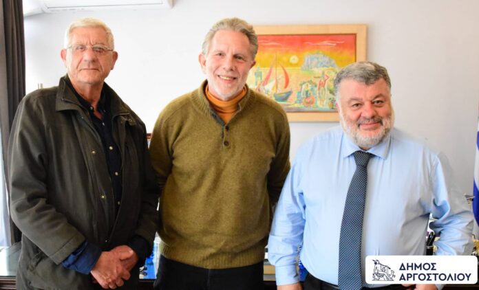 Σε εξαιρετικό κλίμα η συνάντηση Παύλου Γερουλάνου και Θεόφιλου Μιχαλάτου στο Δημαρχείο Αργοστολίου