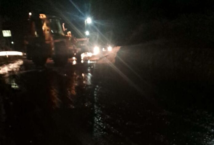 Μέσα στις λάσπες ξανά η επαρχιακή οδός Αργοστόλι–Πόρος: ένα οδικό δίκτυο που συνεχίζει να δοκιμάζει τους κατοίκους