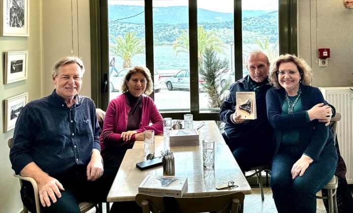 Η Elisabetta Giudrinetti στο Casa‑Museo House‑Museum Kefalonia με το νέο της βιβλίο για τη Μεραρχία Acqui Η Elisabetta Giudrinetti στο Casa‑Museo House‑Museum Kefalonia με το νέο της βιβλίο για τη Μεραρχία Acqui