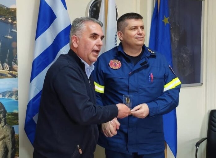 Συνάντηση για την Πολιτική Προστασία στον Δήμο Ιθάκης με τον Γενικό Επιθεωρητή Νοτίου Ελλάδος της Πυροσβεστικής Συνάντηση για την Πολιτική Προστασία στον Δήμο Ιθάκης με τον Γενικό Επιθεωρητή Νοτίου Ελλάδος της Πυροσβεστικής