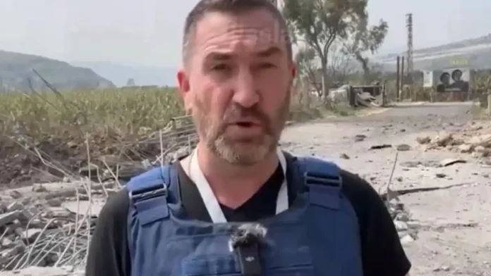 Στιγμές τρόμου στον Λίβανο: Πύραυλος προσγειώνεται δίπλα σε ρεπόρτερ του Russia Today Στιγμές τρόμου στον Λίβανο: Πύραυλος προσγειώνεται δίπλα σε ρεπόρτερ του Russia Today