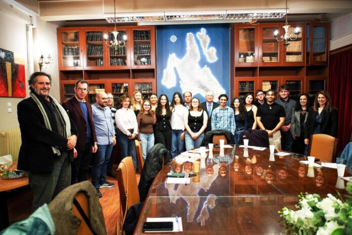 Υποδοχή φοιτητών του West Connecticut State University στην Κεφαλονιά για έρευνα σε φυσικές καταστροφές Υποδοχή φοιτητών του West Connecticut State University στην Κεφαλονιά για έρευνα σε φυσικές καταστροφές