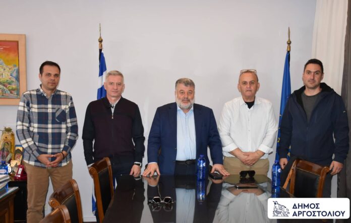 Συνάντηση Δημάρχου Αργοστολίου με αντιπροσωπεία της Πανελλήνιας Ομοσπονδίας Ενώσεων Προσωπικού Λιμενικού Σώματος Συνάντηση Δημάρχου Αργοστολίου με αντιπροσωπεία της Πανελλήνιας Ομοσπονδίας Ενώσεων Προσωπικού Λιμενικού Σώματος