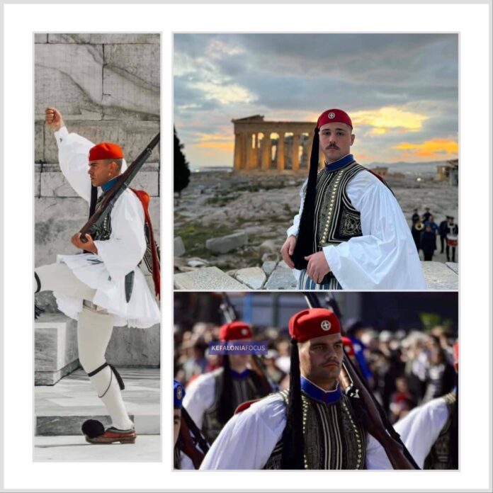 Τρία Κεφαλονίτικα Παλικάρια Τιμούν το Νησί μας στην Παρέλαση των Ευζώνων Τρία Κεφαλονίτικα Παλικάρια Τιμούν το Νησί μας στην Παρέλαση των Ευζώνων