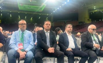 Στο συνέδριο του ΠΑΣΟΚ: Η παρουσία του Νικόλαου Δεσιμόνα στην πρώτη γραμμή δεν είναι τυχαία