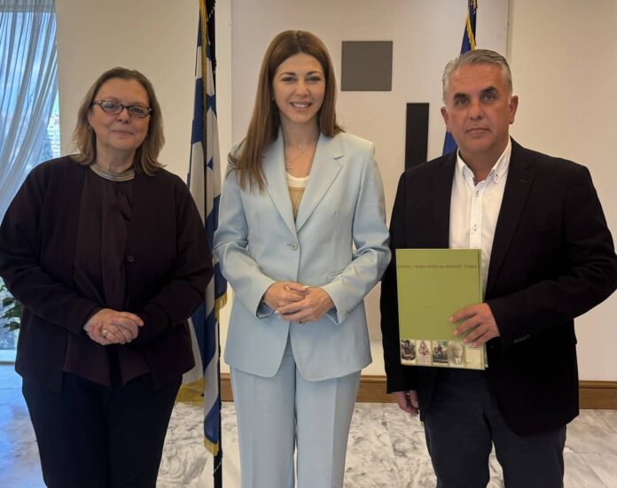 Υπογράφηκε η δωρεάν παραχώρηση χώρου για τη στέγαση των ΓΑΚ Ιθάκης Υπογράφηκε η δωρεάν παραχώρηση χώρου για τη στέγαση των ΓΑΚ Ιθάκης