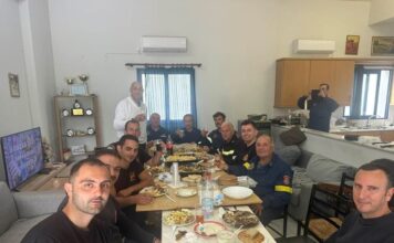 Πάσχα δίπλα στους πυροσβέστες της βάρδιας στο Αργοστόλι για τον διοκητή της ΔΙΠΥΝ Χρήστο Σπυρίδη