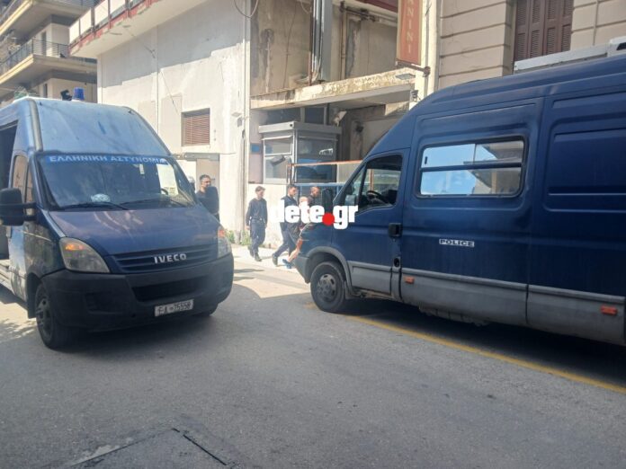 Κεφαλονιά:Στην Πάτρα έφτασαν οι 3 κατηγορούμενοι για την υπόθεση της Μυρτώς Θα οδηγηθούν στον Κορυδαλλό Κεφαλονιά:Στην Πάτρα έφτασαν οι 3 κατηγορούμενοι για την υπόθεση της Μυρτώς Θα οδηγηθούν στον Κορυδαλλό