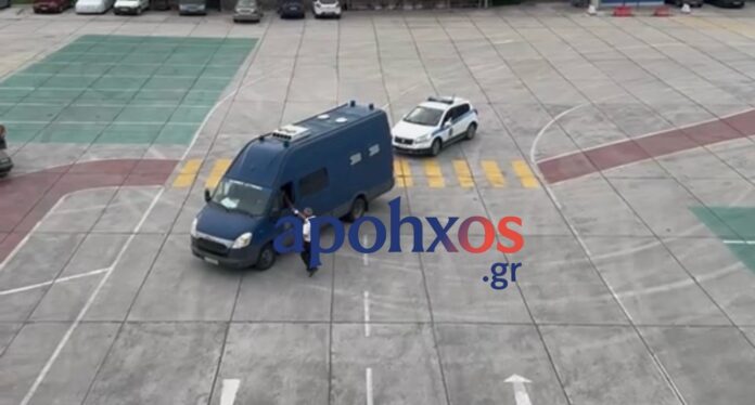 Στις φυλακές Κορυδαλλού οι τρεις συλληφθέντες για τον θάνατο της 19χρονης στο Αργοστόλι Στις φυλακές Κορυδαλλού οι τρεις συλληφθέντες για τον θάνατο της 19χρονης στο Αργοστόλι