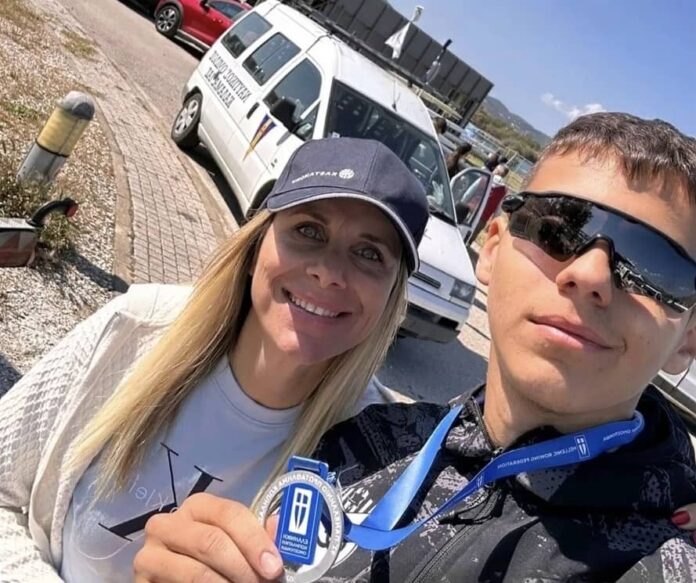 Ασημένιο μετάλλιο για τον Γιώργο Παπαδημητράτο με τον όμιλο Ερετών στο Πανελλήνιο Πρωτάθλημα Κωπηλασίας Ασημένιο μετάλλιο για τον Γιώργο Παπαδημητράτο με τον όμιλο Ερετών στο Πανελλήνιο Πρωτάθλημα Κωπηλασίας