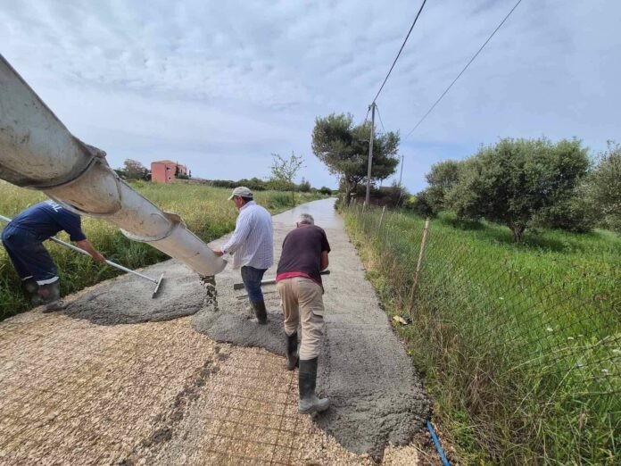 Αγροτική Οδοποιία στην Κουνόπετρα: Νέα τσιμεντόστρωση και επόμενες παρεμβάσεις από τον Δήμο Ληξουρίου Αγροτική Οδοποιία στην Κουνόπετρα: Νέα τσιμεντόστρωση και επόμενες παρεμβάσεις από τον Δήμο Ληξουρίου