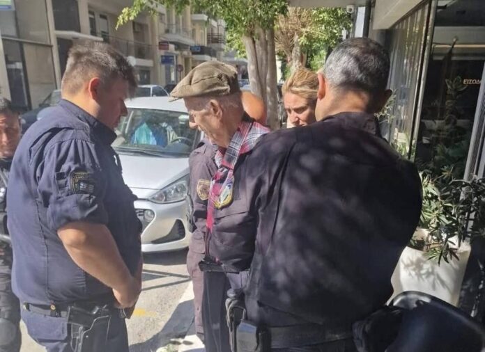 Από την ουρά του ΕΦΚΑ στη σιωπή της διοίκησης: μια ιστορία που ράγισε Από την ουρά του ΕΦΚΑ στη σιωπή της διοίκησης: μια ιστορία που ράγισε