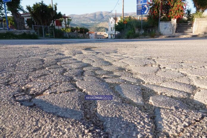 Όταν η ανικανότητα γίνεται συνήθεια–Μπαλώματα αντί για έργο: αυτή είναι η «μέριμνα» του Δήμου στην διασταύρωση του περιφερειακού Όταν η ανικανότητα γίνεται συνήθεια–Μπαλώματα αντί για έργο: αυτή είναι η «μέριμνα» του Δήμου στην διασταύρωση του περιφερειακού