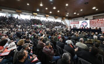 Ηχηρό μήνυμα αγώνα από την Πανελλαδική Σύσκεψη του ΠΑΜΕ – Στο επίκεντρο η μάχη της Πρωτομαγιάς