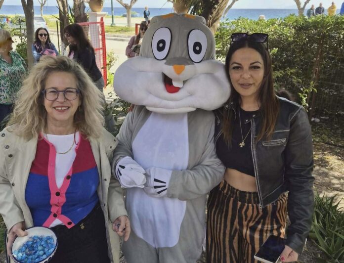 Ένα μαγικό Πασχαλινό Κυνήγι Αυγών με τον Γιγάντιο Λαγό ενθουσίασε τα παιδιά στον Πόρο Κεφαλονιάς! Ένα μαγικό Πασχαλινό Κυνήγι Αυγών με τον Γιγάντιο Λαγό ενθουσίασε τα παιδιά στον Πόρο Κεφαλονιάς!