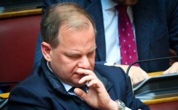 Άδοξη έξοδος Κώστα Καραμανλή (του Αχιλλέως) από την Πολιτική