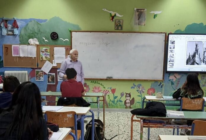 Μάθημα ζωής και ιστορίας από τον Δρ. Πέτρο Πετράτο στους μαθητές της Γ’ Γυμνασίου του Βαλλιάνειου Γυμνασίου Κεραμειών Μάθημα ζωής και ιστορίας από τον Δρ. Πέτρο Πετράτο στους μαθητές της Γ’ Γυμνασίου του Βαλλιάνειου Γυμνασίου Κεραμειών