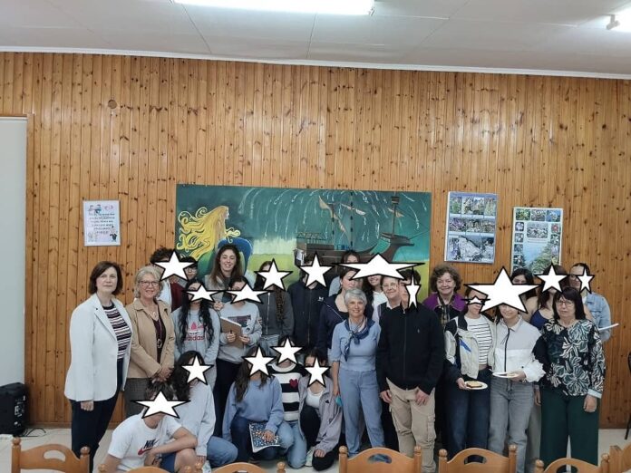 Επίσκεψη του 2ου Γυμνασίου Αργοστολίου στο ΚΑΠΗ Αργοστολίου στα πλαίσια του προγράμματος «Δράσεις Ενεργού Πολίτη». Επίσκεψη του 2ου Γυμνασίου Αργοστολίου στο ΚΑΠΗ Αργοστολίου στα πλαίσια του προγράμματος «Δράσεις Ενεργού Πολίτη».