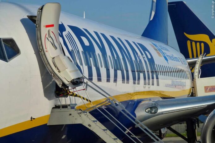 Κλείνει η βάση της Ryanair στο αεροδρόμιο «Μακεδονία» – Βαρύ πλήγμα για τον τουρισμό της Βόρειας Ελλάδας Κλείνει η βάση της Ryanair στο αεροδρόμιο «Μακεδονία» – Βαρύ πλήγμα για τον τουρισμό της Βόρειας Ελλάδας
