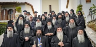 Η Ιερά Κοινότητα του Αγίου Όρους στη Ιερά Μονή Υπεραγίας Θεοτόκου Φανερωμένης Λευκάδος.