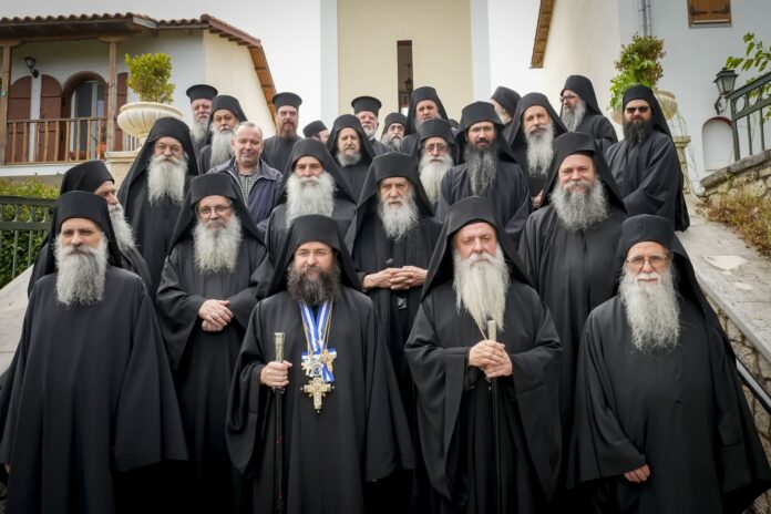 Η Ιερά Κοινότητα του Αγίου Όρους στη Ιερά Μονή Υπεραγίας Θεοτόκου Φανερωμένης Λευκάδος. Η Ιερά Κοινότητα του Αγίου Όρους στη Ιερά Μονή Υπεραγίας Θεοτόκου Φανερωμένης Λευκάδος.